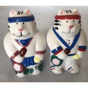 Kitty Cat Tennis Players salt and pepper shakers Vintage Excellent Condition